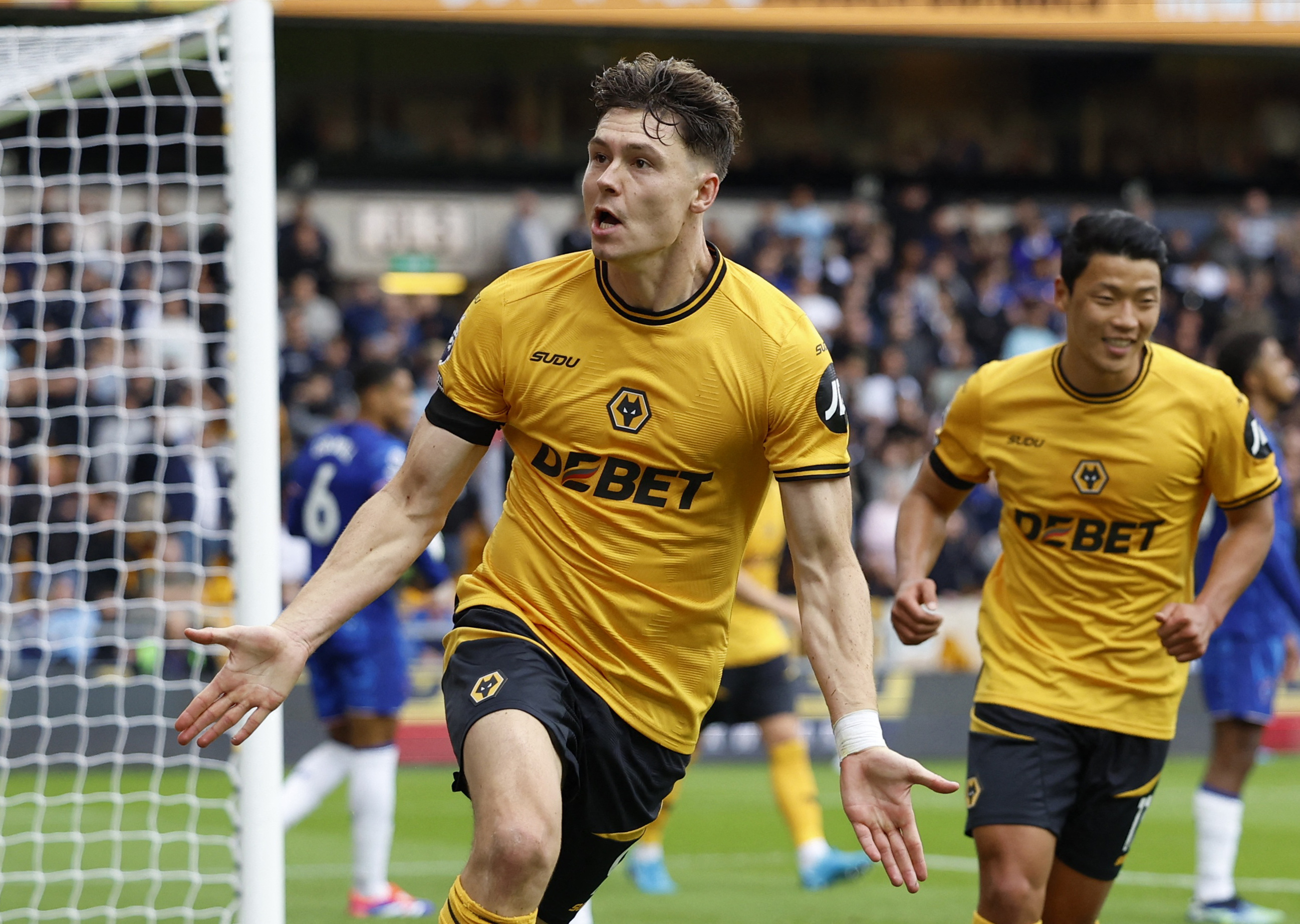Soccer Football - Premier League - Wolverhampton Wanderers v Chelsea - Molineux Stadium, Wolverhampton, Britain - August 25, 2024 Wolverhampton Wanderers' Jorgen Strand Larsen celebrates scoring their second goal Action Images via Reuters/Peter Cziborra EDITORIAL USE ONLY. NO USE WITH UNAUTHORIZED AUDIO, VIDEO, DATA, FIXTURE LISTS, CLUB/LEAGUE LOGOS OR 'LIVE' SERVICES. ONLINE IN-MATCH USE LIMITED TO 120 IMAGES, NO VIDEO EMULATION. NO USE IN BETTING, GAMES OR SINGLE CLUB/LEAGUE/PLAYER PUBLICATIONS. PLEASE CONTACT YOUR ACCOUNT REPRESENTATIVE FOR FURTHER DETAILS..