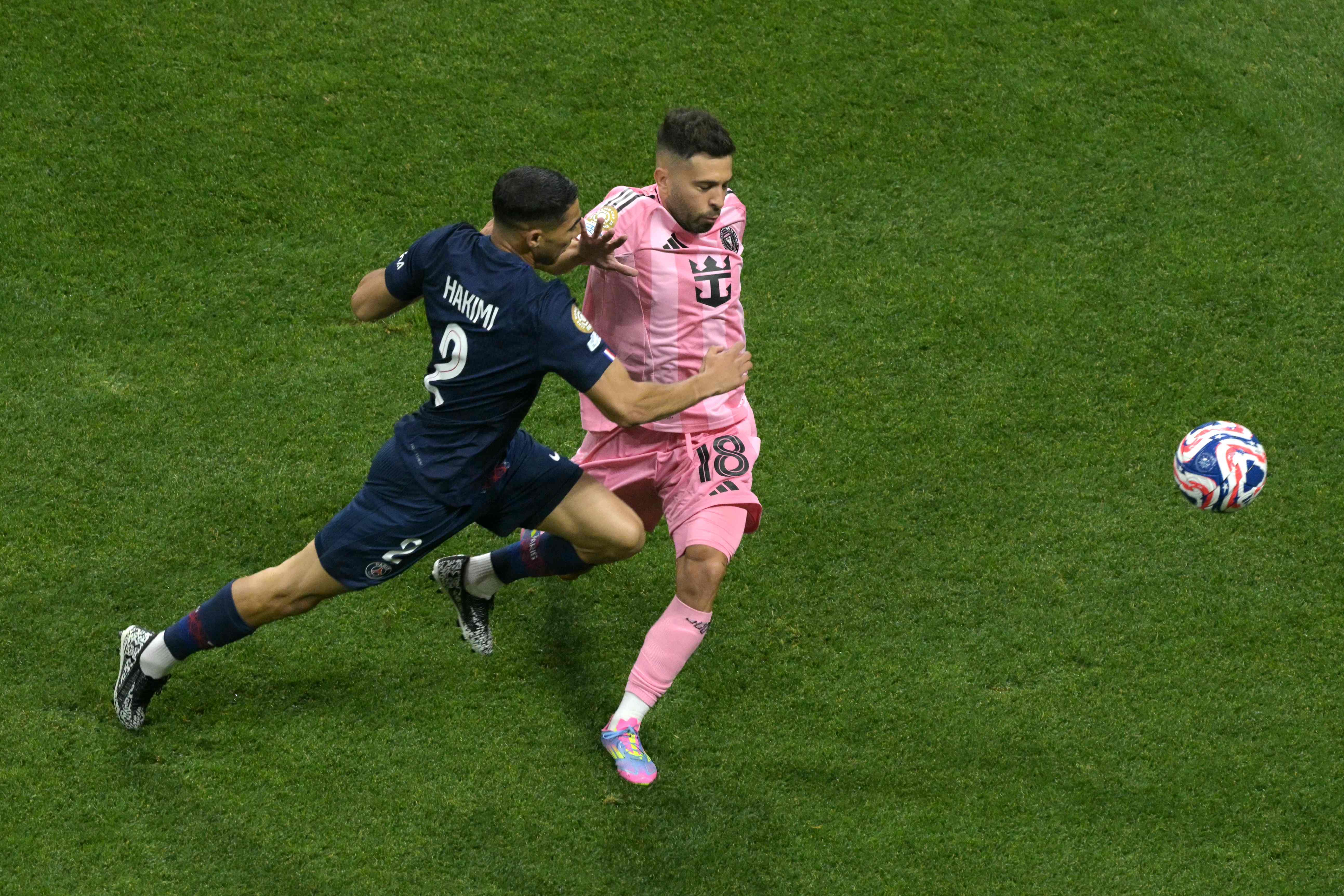 Achraf Hakimi y Jordi Alba