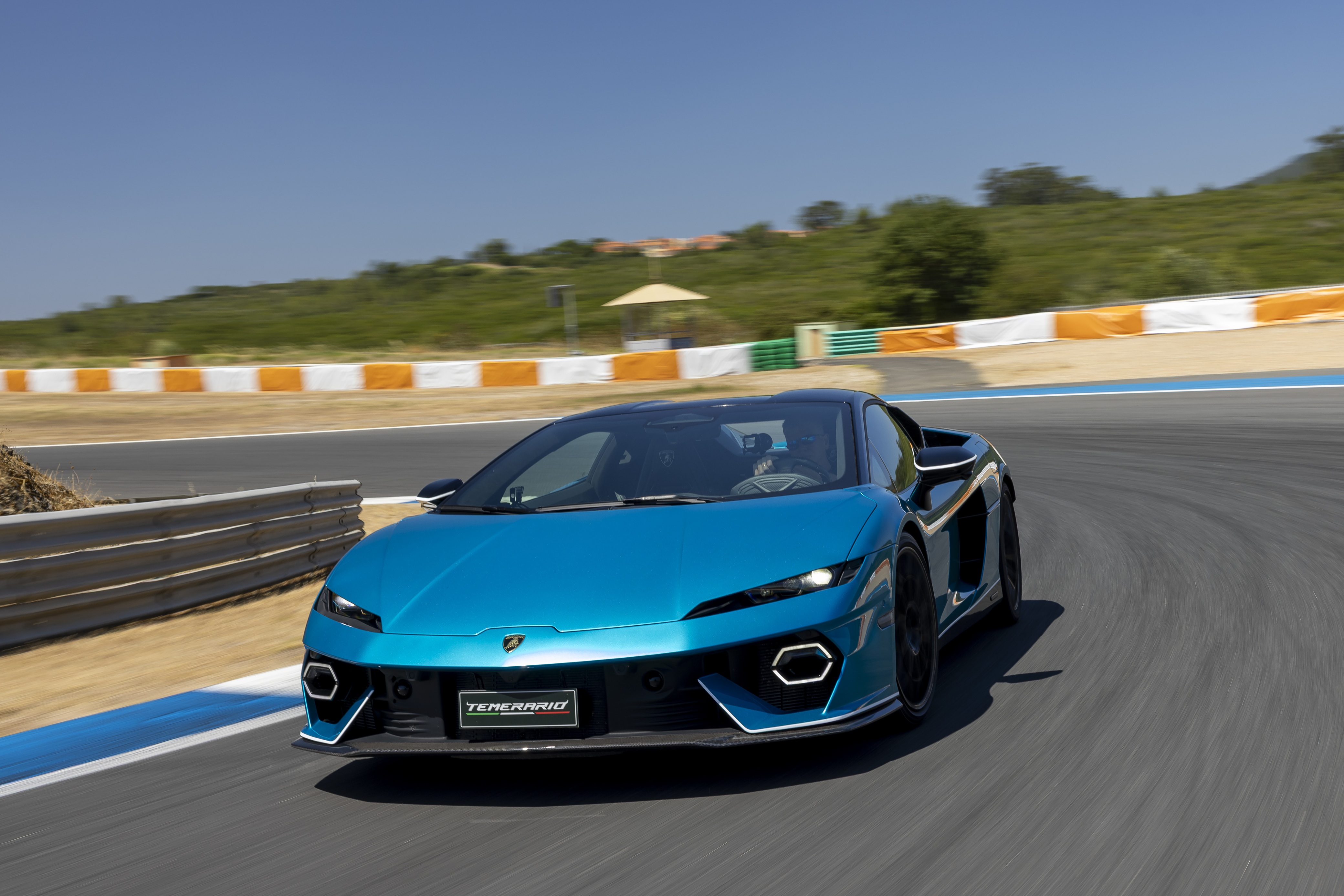 WATCH | Yangwang U9X sets 496.22km/h car speed record