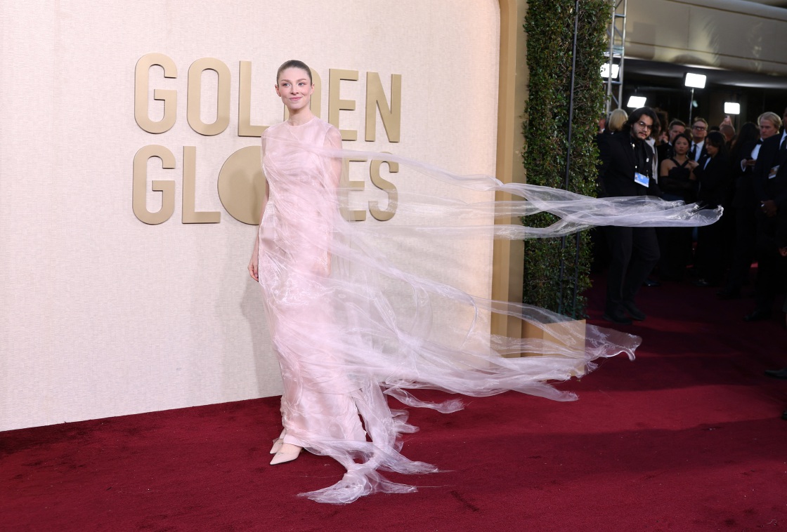hunter schafer golden globe dress Hunter Schafer's Golden Globes Dress Is Very "Ghost of Hollywood Future"