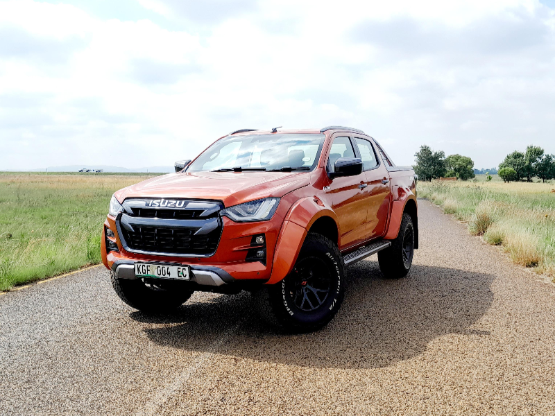 Isuzu D-Max AT35 is a stylish giant for roads and climbing mountains