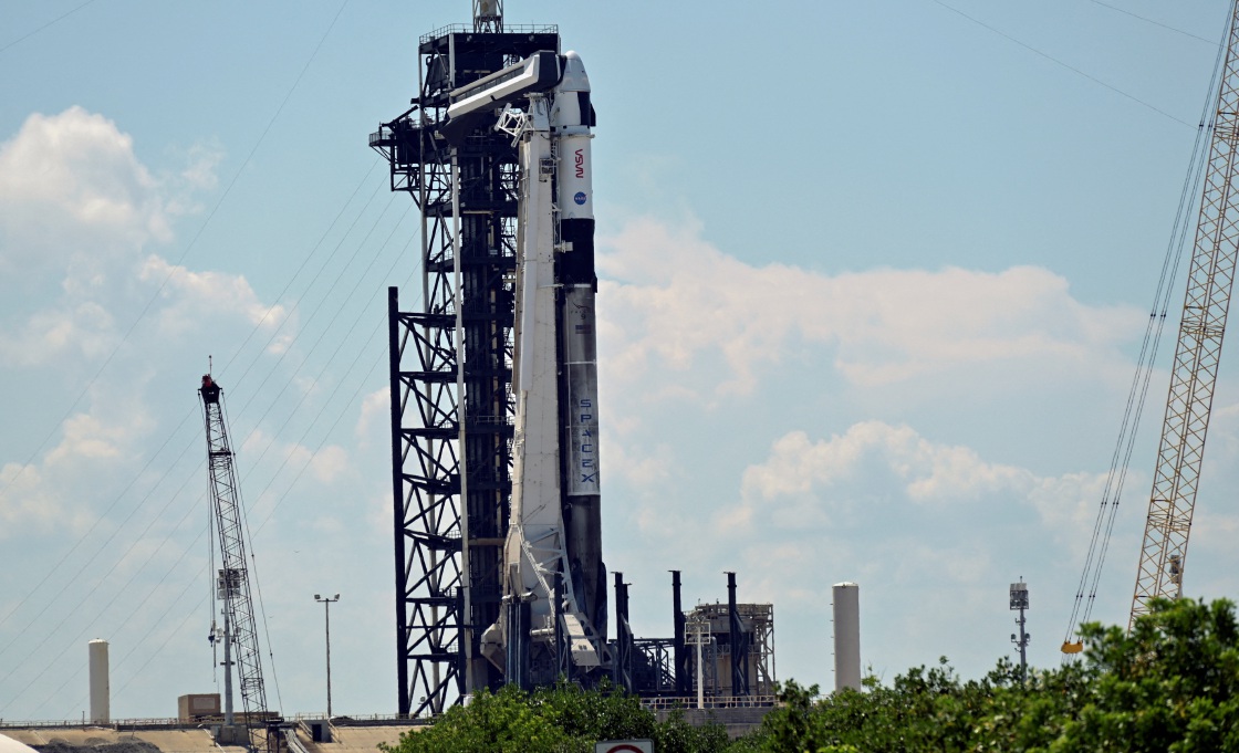 WATCH | SpaceX capsule with four astronauts, one ailing, splashes