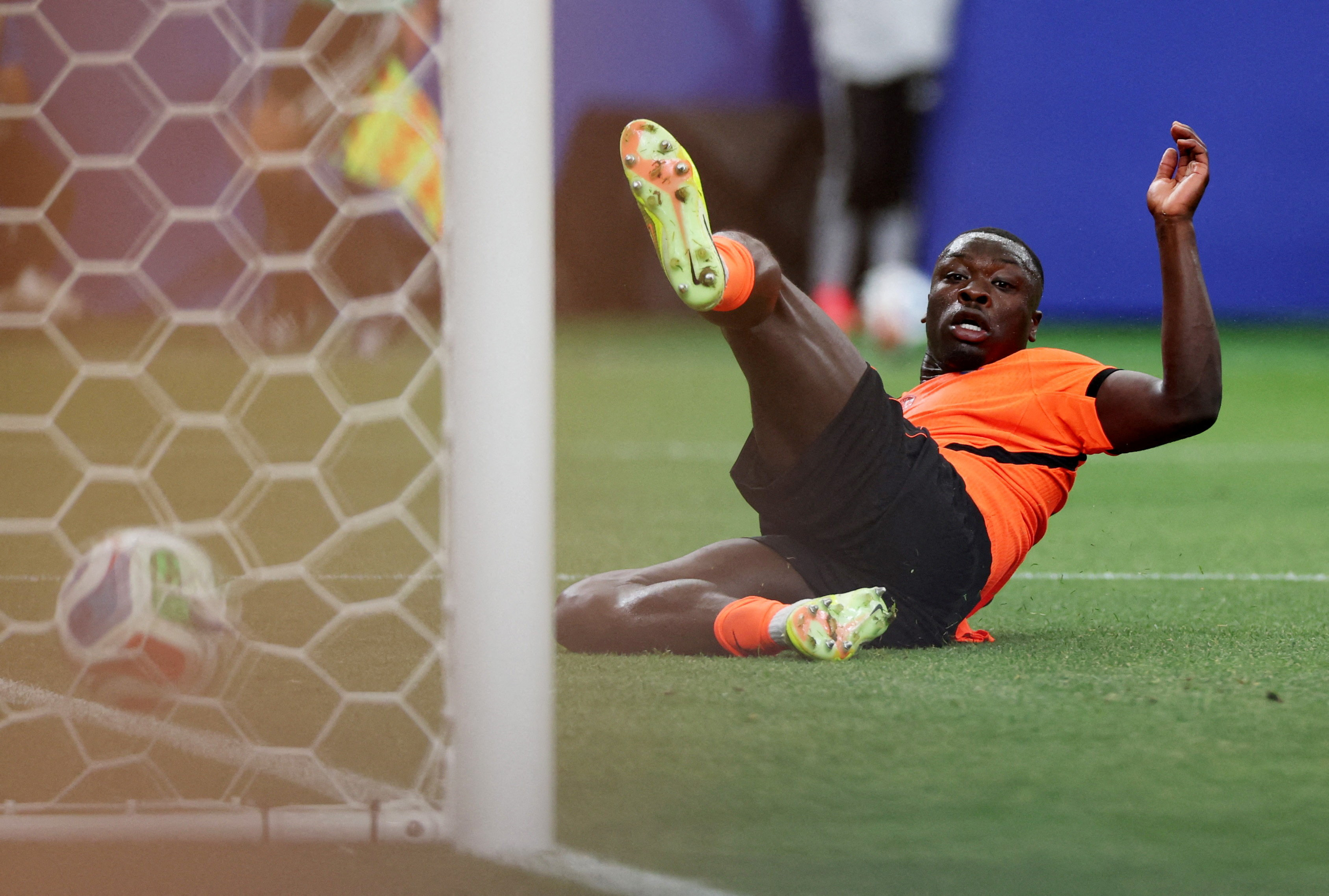 Netherlands gun for top spot against hapless Tunisia
