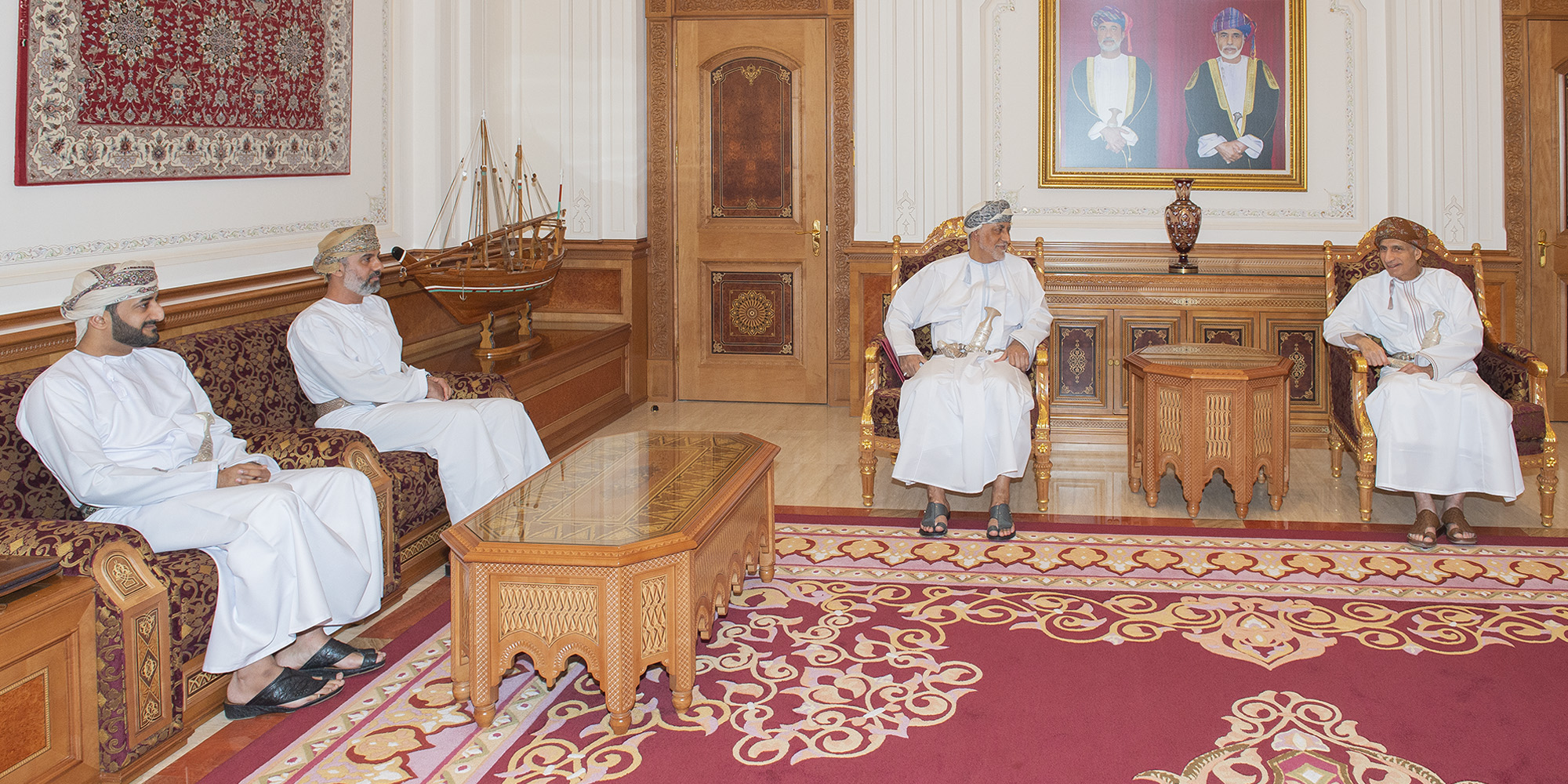 سمو السيد فهد يستقبل أعضاء من مجلس الشورى