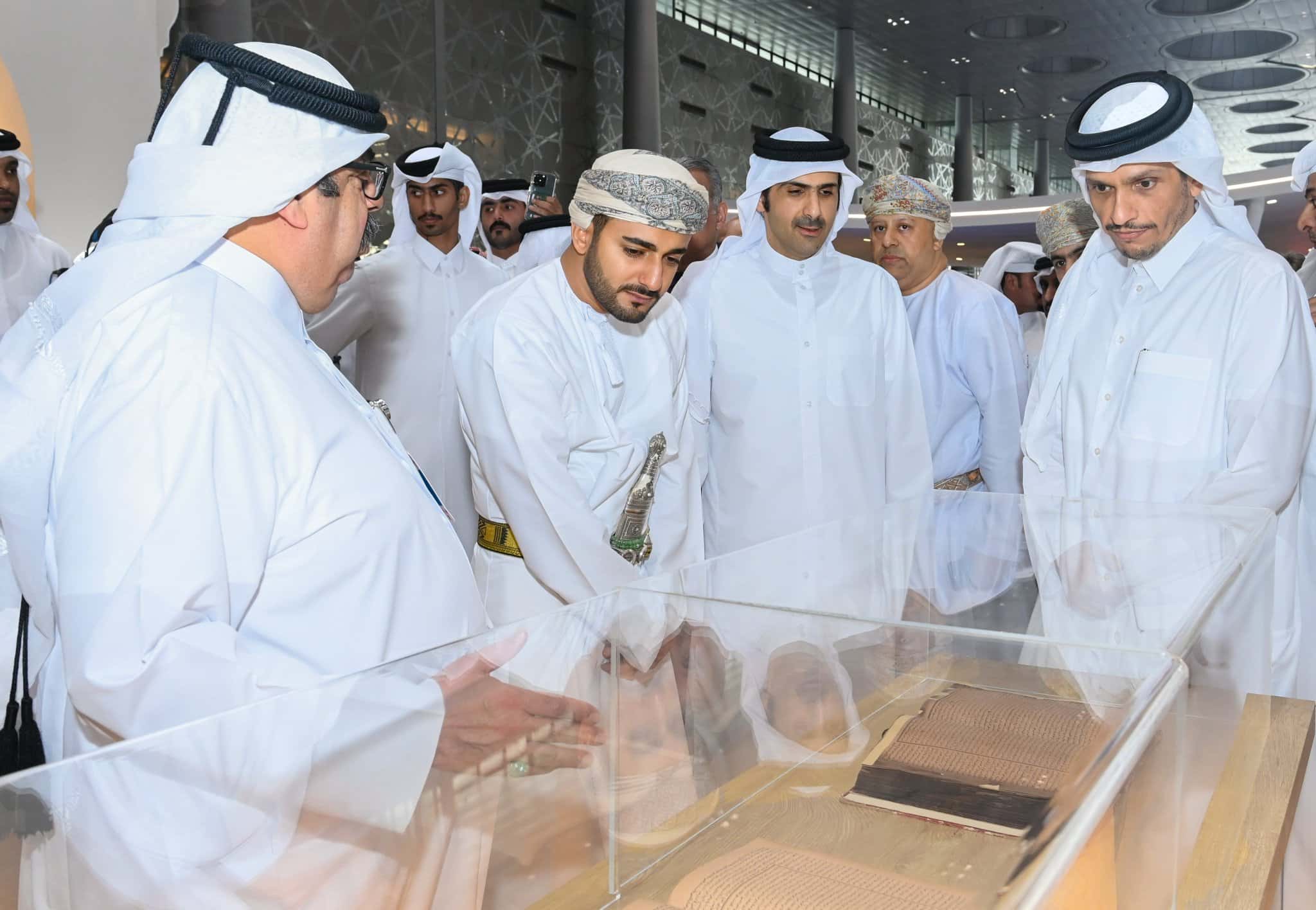 سمو السيد ذي يزن يبحث علاقات التعاون مع رئيس مجلس الوزراء القطري