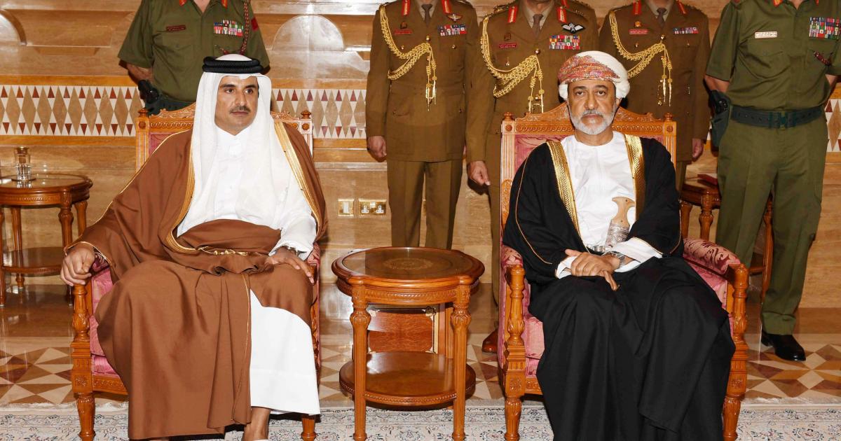 رسالة من جلالة السلطان لأمير قطر