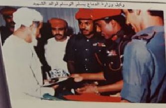 من هو العُماني الذي كرّمه رئيس مصري سابق بوسام الشجاعة؟