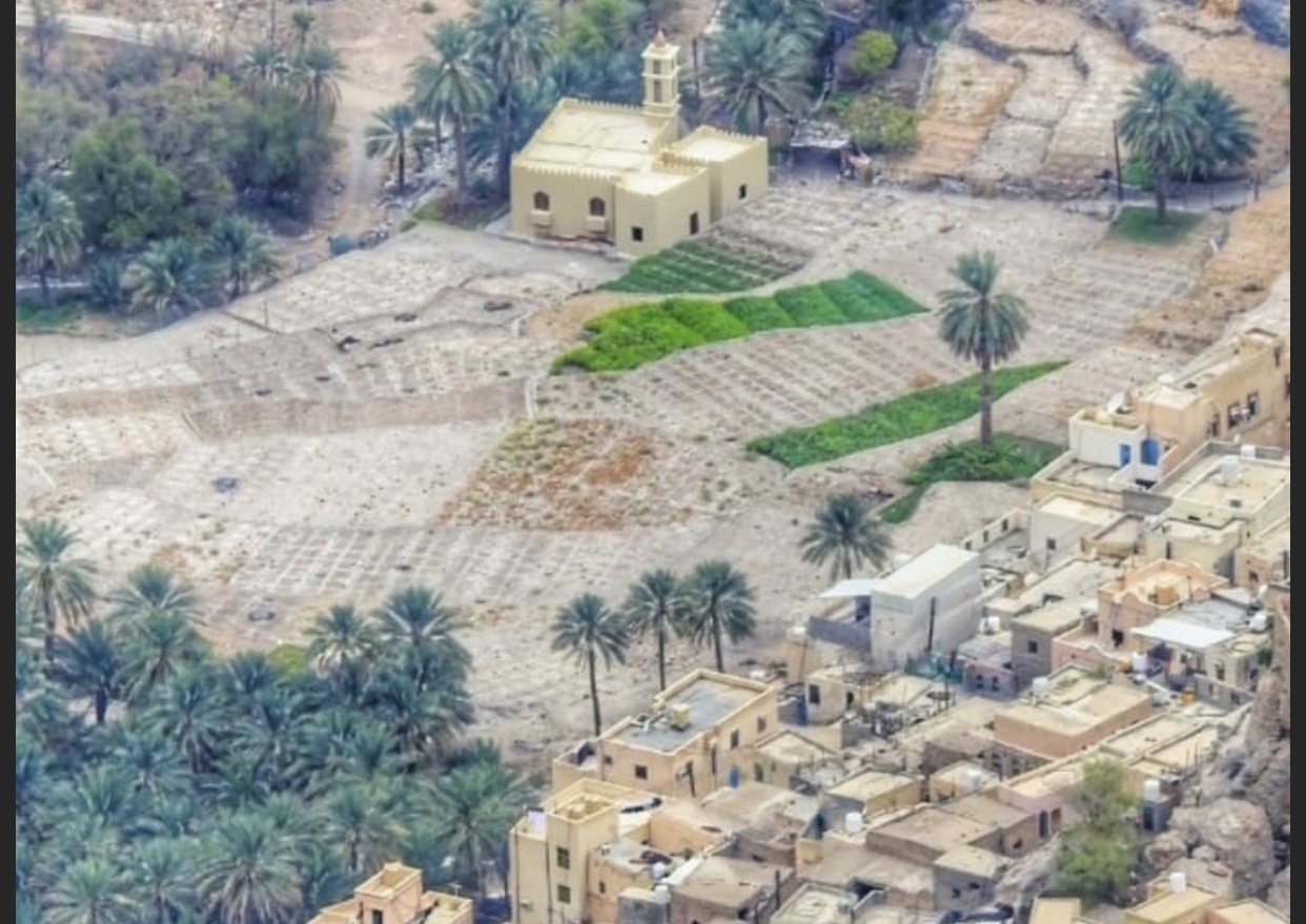 بركة الشرف: قمة جبلية سياحية في الحمراء فماذا تعرف عنها؟!