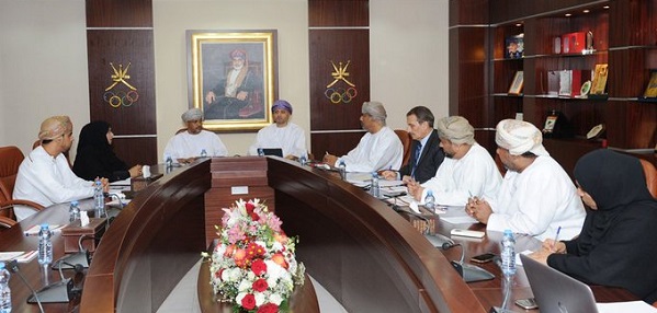 الأولمبية العمانية والاتحاد المدرسي يناقشان إعداد جيل من الأبطال