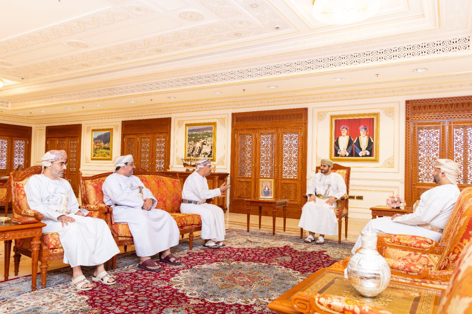 بالصور: سمو السيد ذي يزن يزور جهاز الرقابة