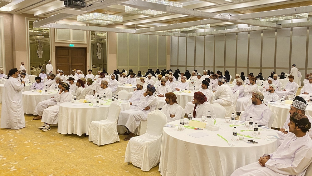 “العمل” تبدأ برنامجًا تدريبيًا في ظفار