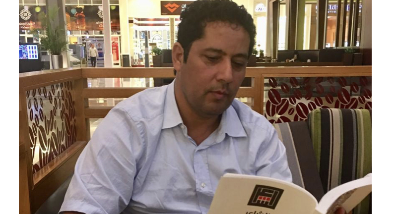 يرويها لـ “أثير”: قصّة شاعر تونسي؛ أحبّ عُمان وأكرمته