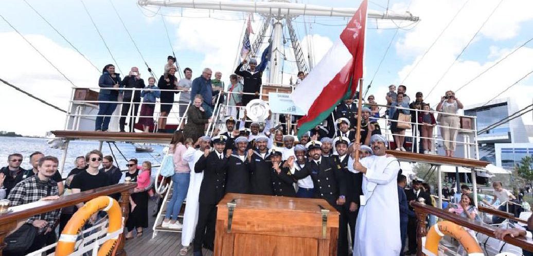قائد البحرية السلطانية‬⁩ يهنئ طاقم “شباب عُمان الثانية”
