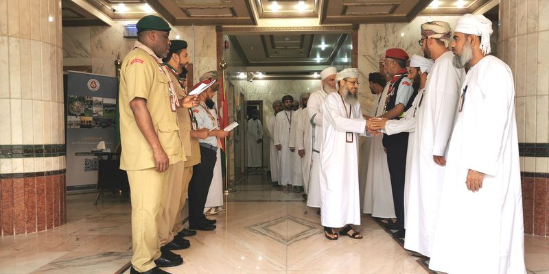 فريق من بعثة الحج العُمانية يتوجه إلى المدينة المنورة