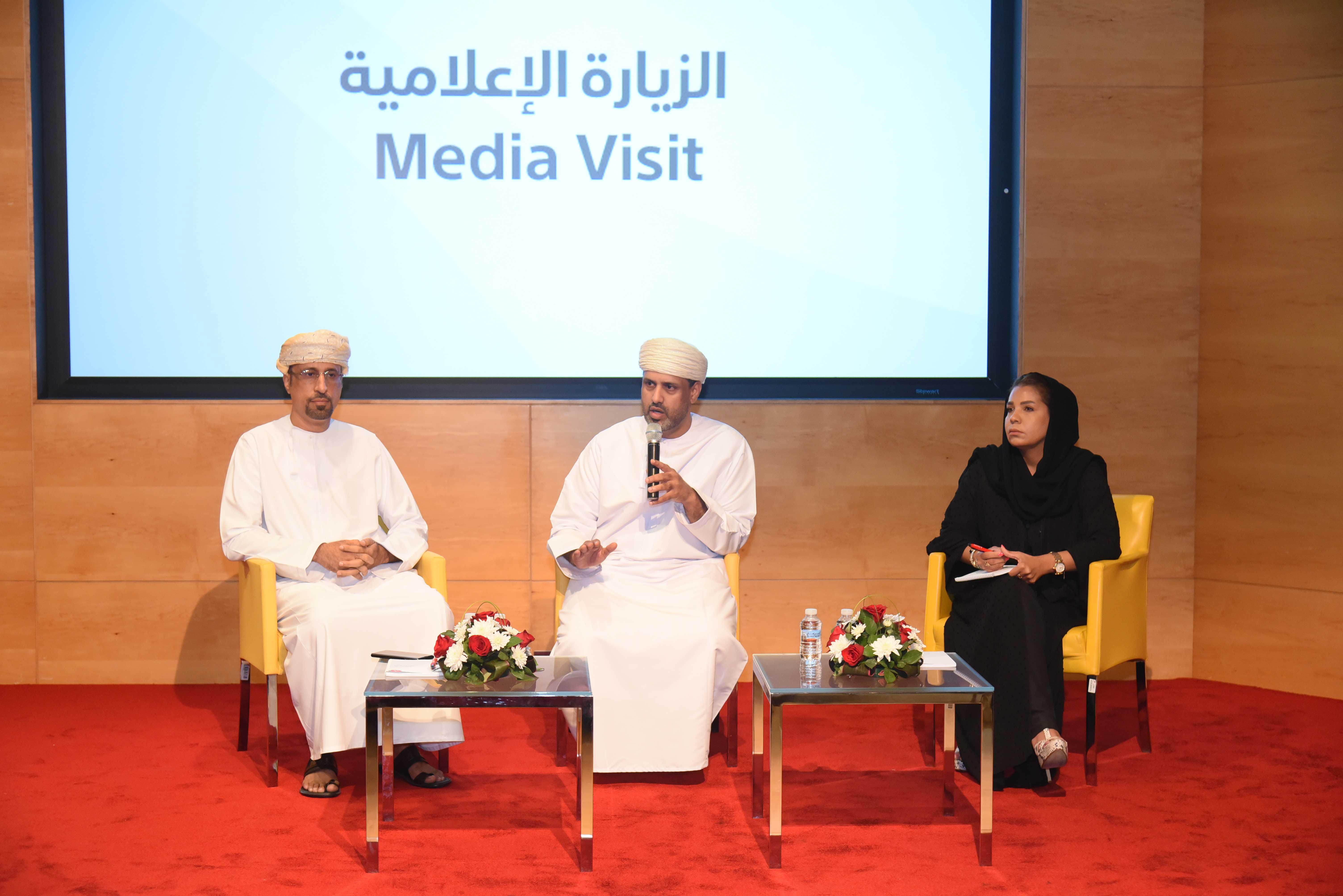 في زيارة إعلامية: بنك مسقط يُعرِّف بـ “بيتنا” و”ساعد”