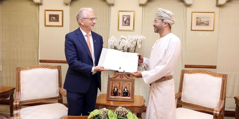 سلطنة عمان تتسلم وثيقة انضمام ألمانيا لمركز الشرق الأوسط لأبحاث التحلية