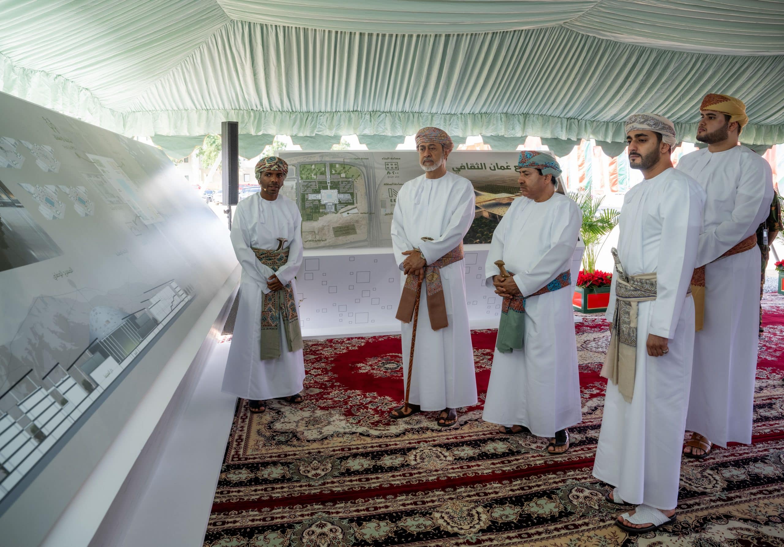 الأول من نوعه في الشرق الأوسط: جلالة السلطان يضع حجر أساس “مجمع عمان الثقافي”