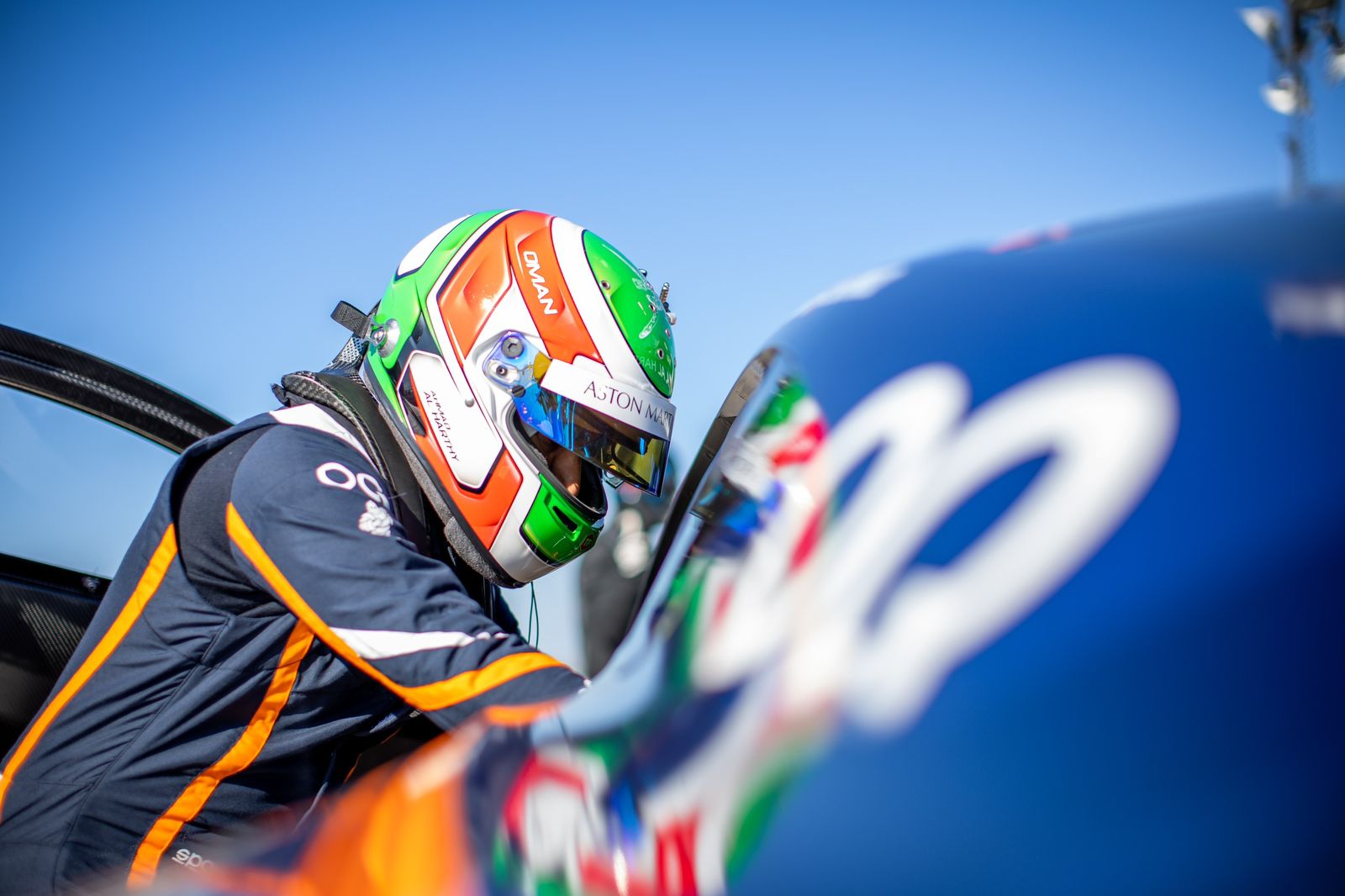 متسابقنا أحمد الحارثي يستعد للتنافس في أصعب حلبات السباق العالمية