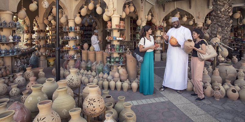 أكثر من ١٦ ألف عماني يعمل في القطاع السياحي، فهل أنت منهم؟