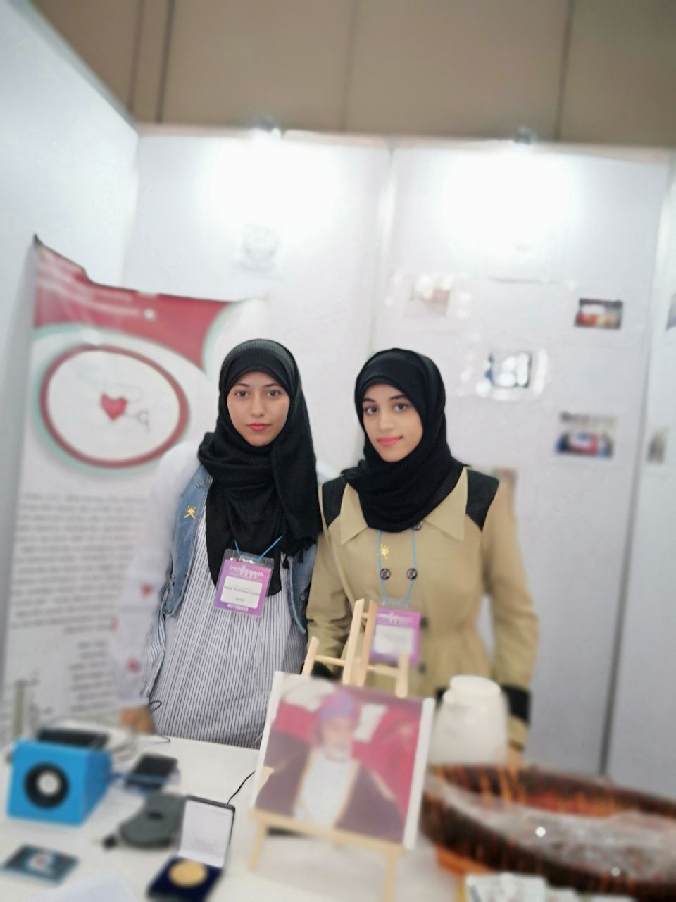 عُمانيتان تحصدان الذهب والفضة في معرض دولي وتؤكدان: أجهزتنا الأولى من نوعها عالميًا