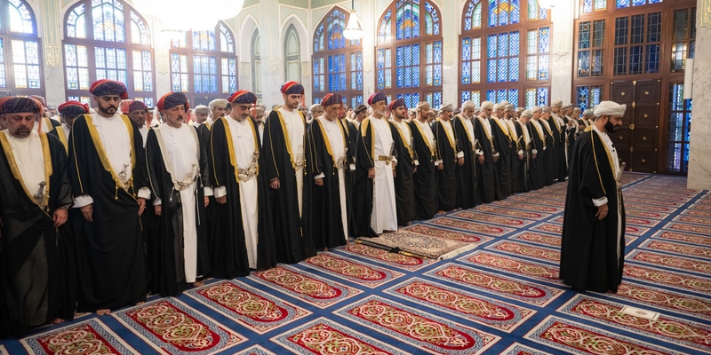 جلالة السلطان المعظم يؤدّي صلاة عيد الفطر السعيد