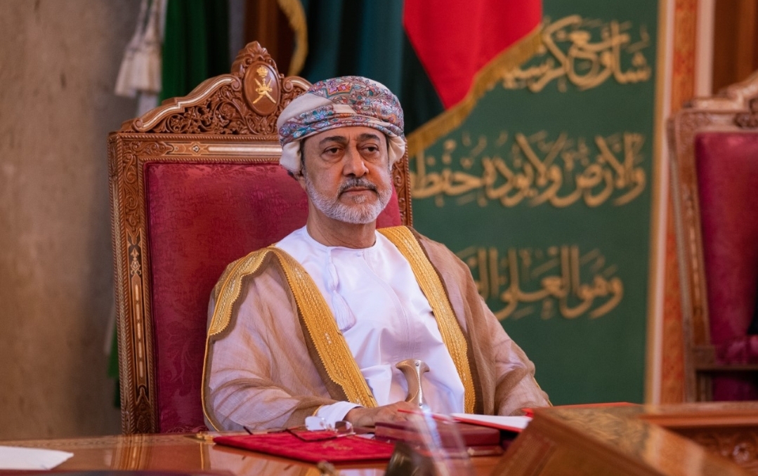 جلالة السلطان يؤكد: تشغيل المواطنين أولوية وطنية قصوى