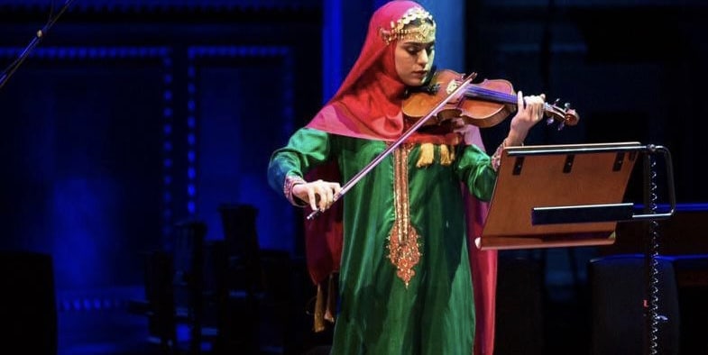 بدأت العزف قبل سن العاشرة: فنانة عمانية بموهبة عالمية