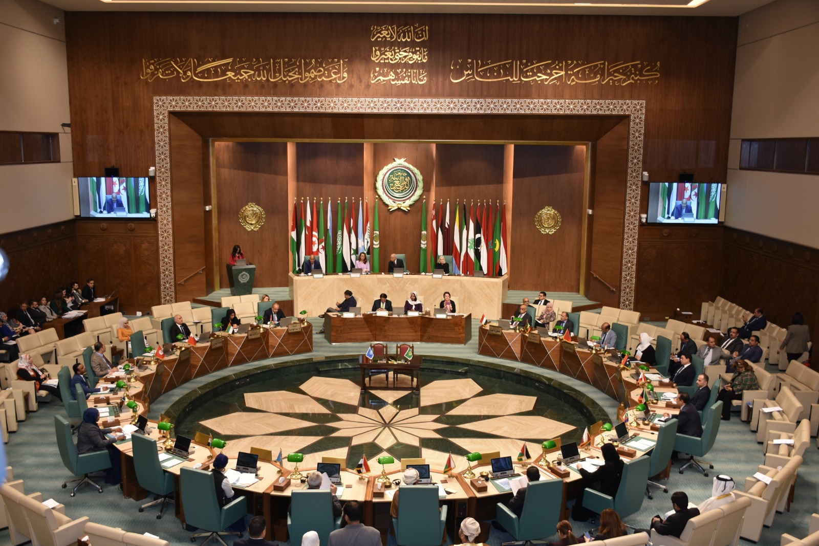 قمة عربية قادمة