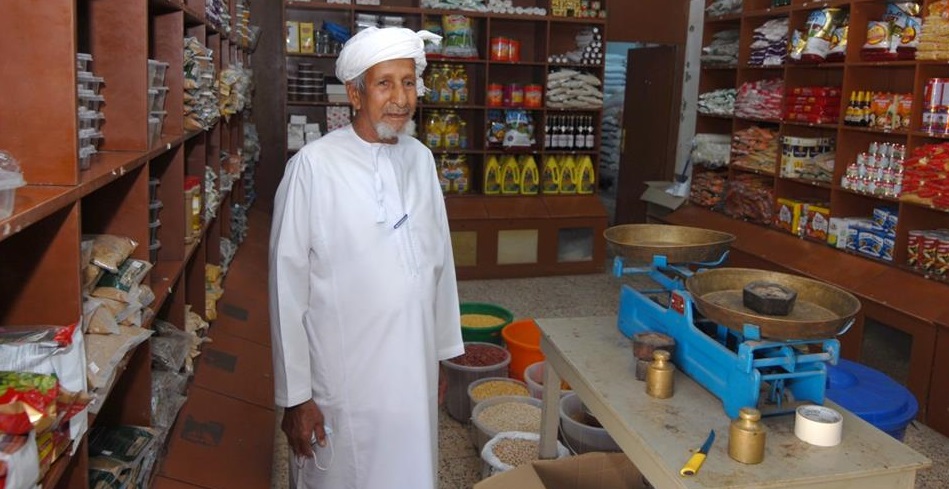 خلفان العيسري: أكثر من 60 عامًا في التجارة