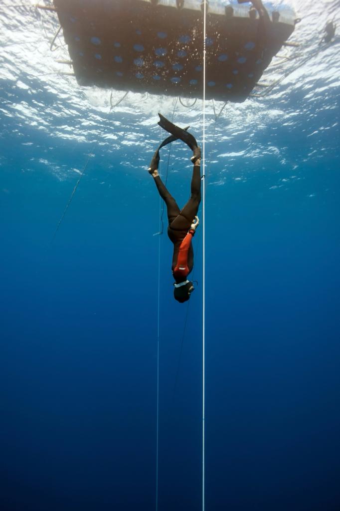 الغيلاني عينه على “الأول” في بطولة عالمية للغوص