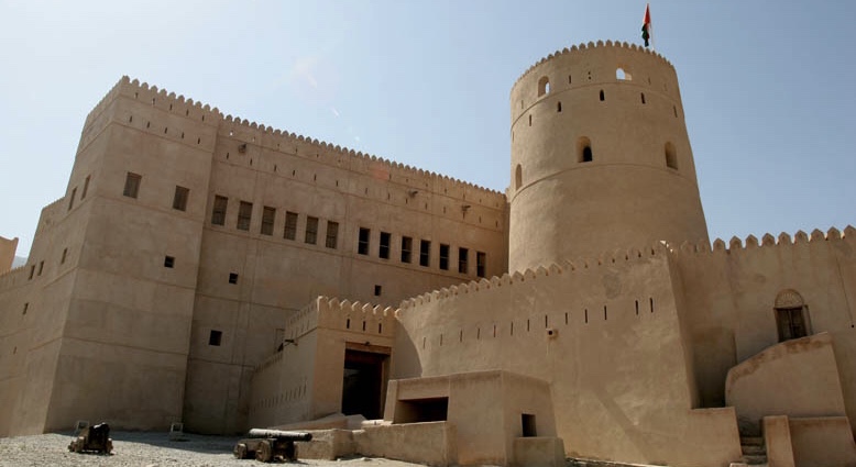 المكرم د. إسماعيل الأغبري يكتب: تراثك، أصالتك، وثقافتك نسبك العلمي