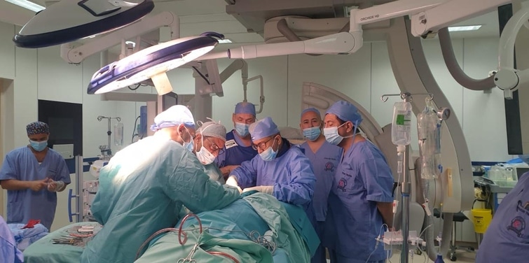 عملية نادرة في المستشفى السلطاني تنقذ حياة مريضة
