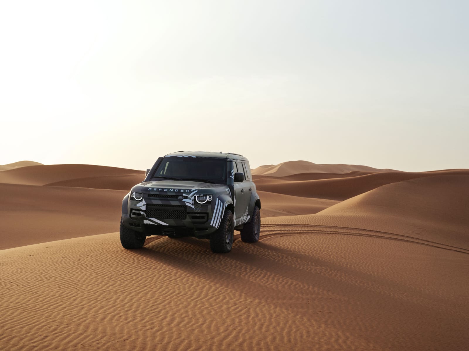 ديفندر تُكمل أول اختبار أولي لنموذج Rally-Raid وتُعلن عن توقيع أسطورة داكار