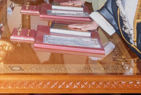 ما الفرق بين نصوص قسم السلطان ورئيس الوزراء ونوابه والوزراء وأعضاء مجلس عُمان؟