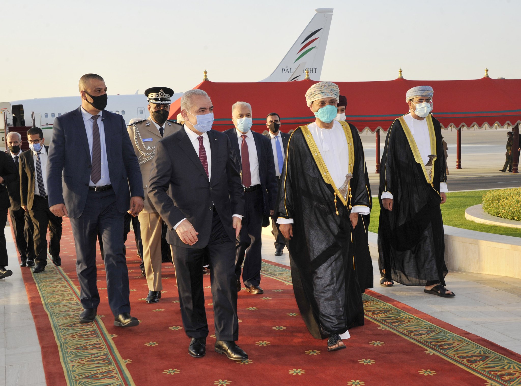 رئيس الوزراء الفلسطيني يصل السلطنة في زيارة رسمية