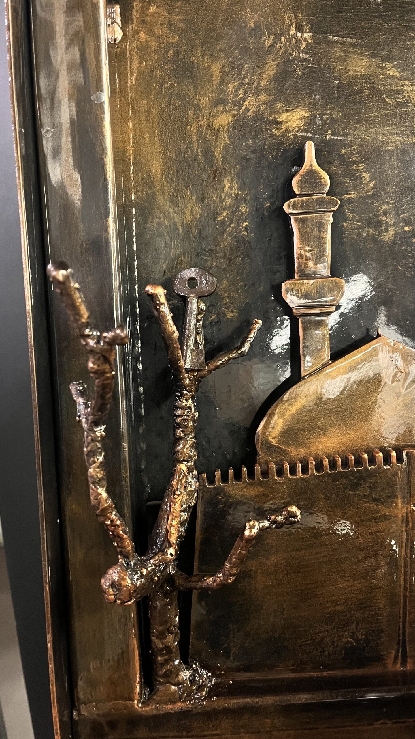 بالصور: “أعز الرجال وأنقاهم” منحوتة فنية فريدة من نوعها