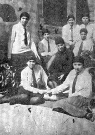 إحداهن كرّمها أنور السادات: نماذج مُشرِّفة للمرأة العُمانية الماجدة