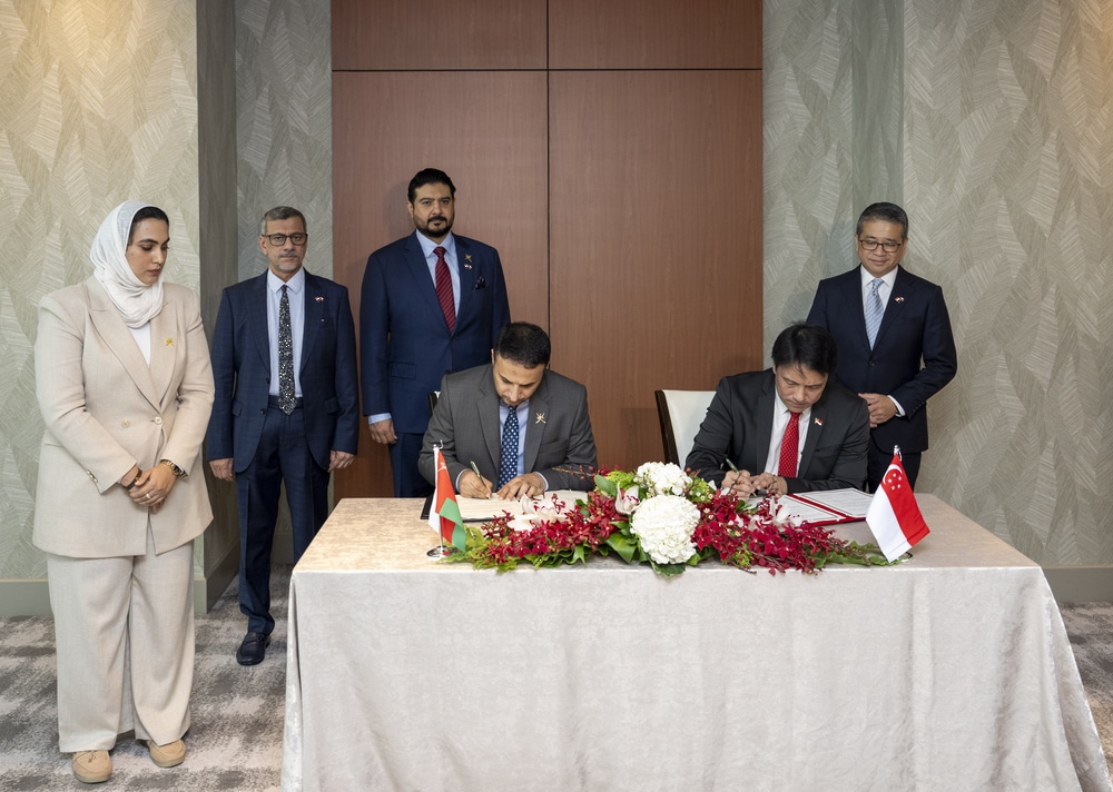 منها تعزيز هوية العلامة التجارية للدولة، إليك تفاصيل مذكرتي التفاهم بين سلطنة عُمان وسنغافورة