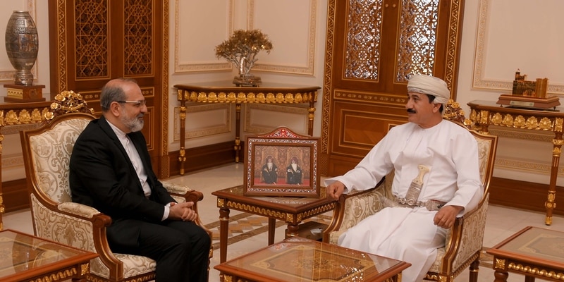 وزير المكتب السلطاني يستقبل السفير الإيراني