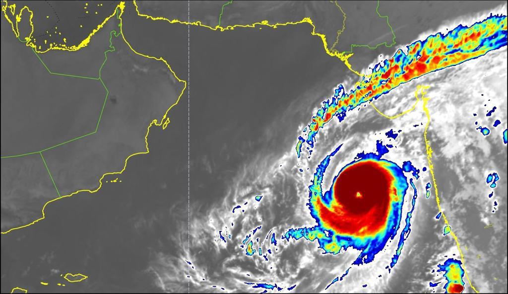 الإعصار كيار يتطور إلى الدرجة الثانية