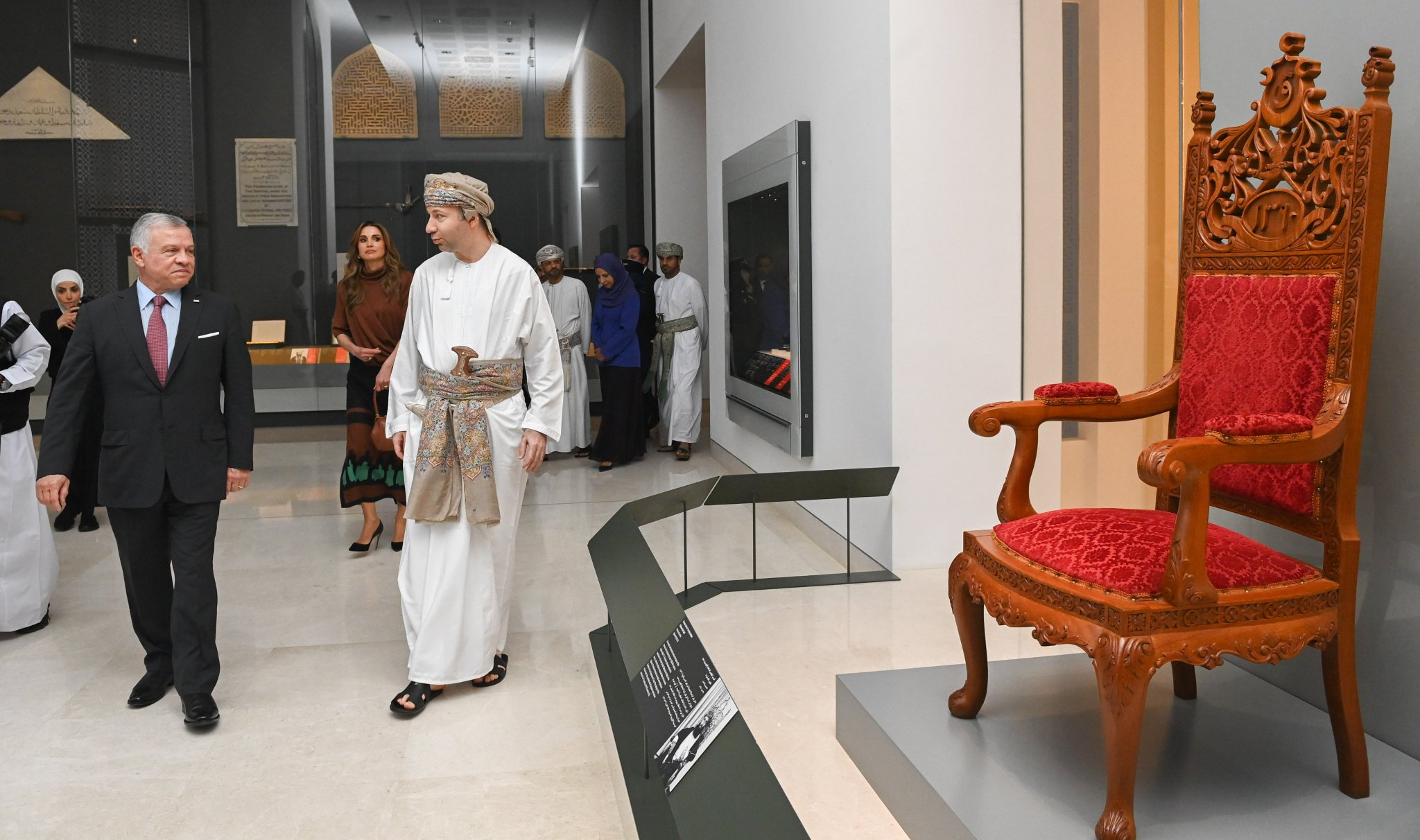 بالصور: الملك عبدالله الثاني يزور المتحف الوطني