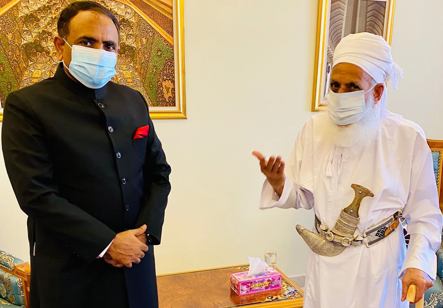 بالصور: السفير الباكستاني يزور سماحة الشيخ الخليلي