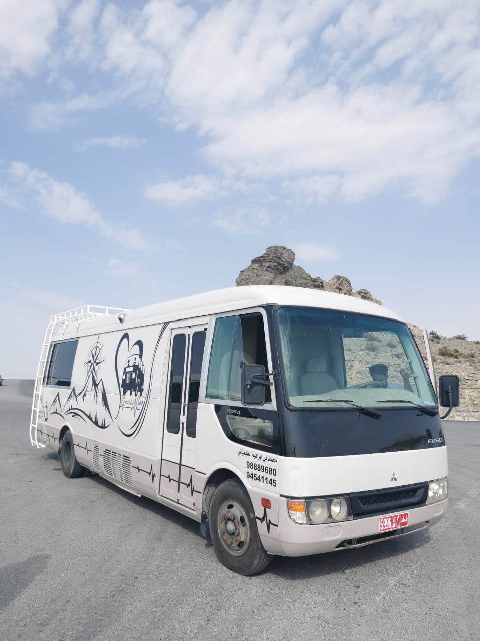 “الباص الرومنسي” مشروع لشابين عمانيين، فما هو؟