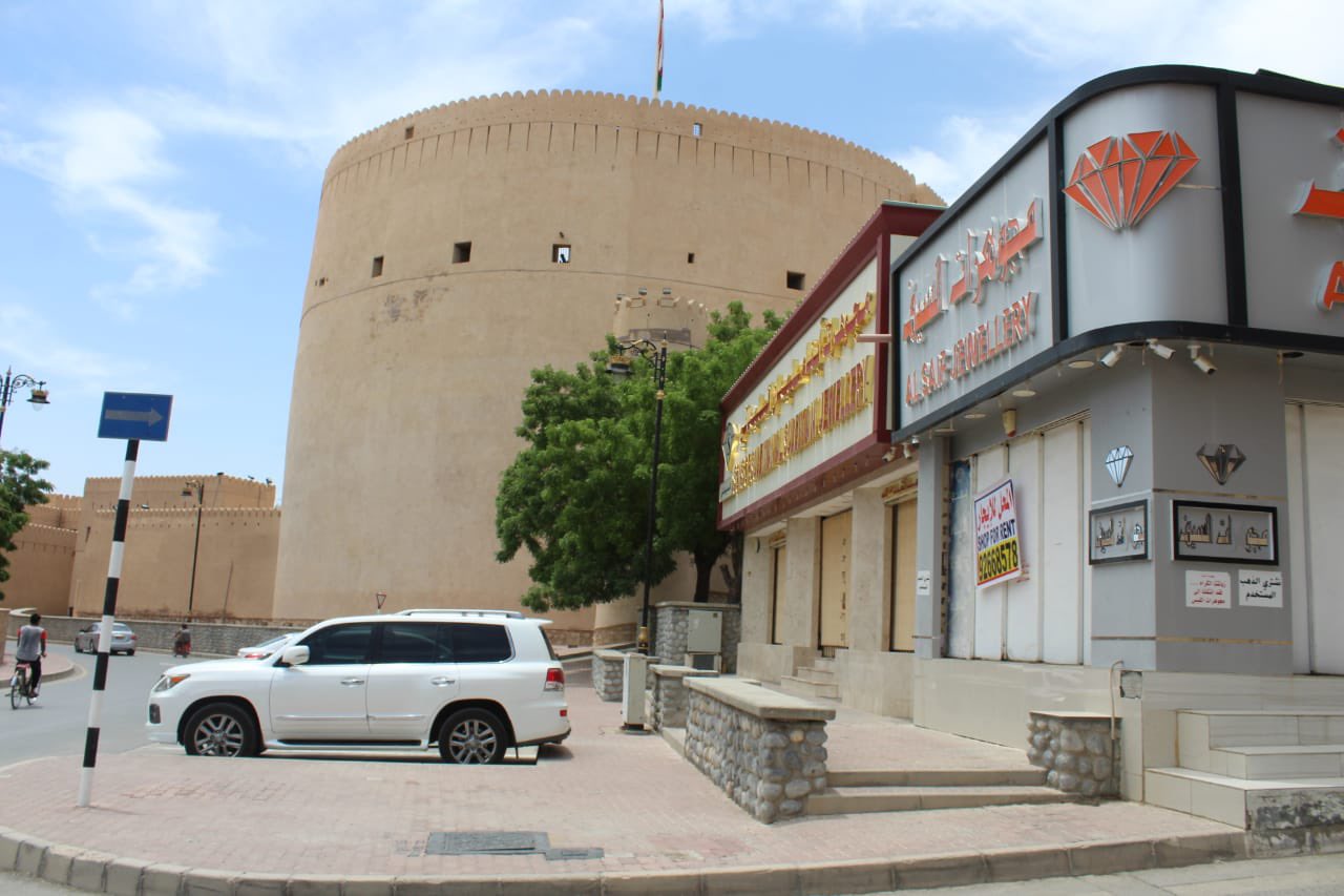 بالصور: التزام في الأسواق بقرارات اللجنة العليا