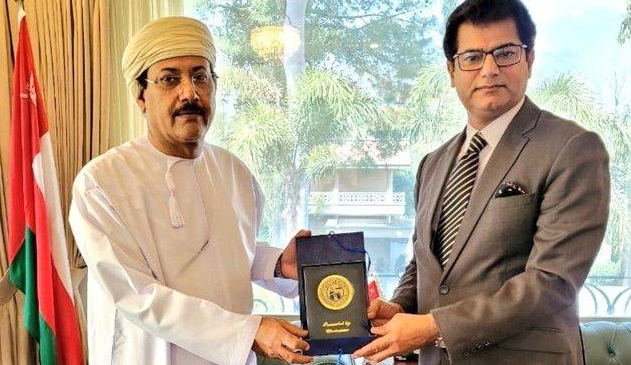 بحث التعاون بين الموانئ العمانية وميناء جوادر الباكستاني