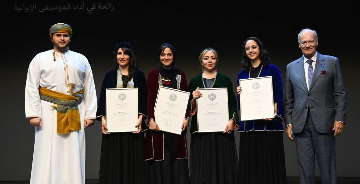 بالصور: سمو السيد بلعرب يرعى تتويج الفائزين بجائزة الآغا خان للموسيقى