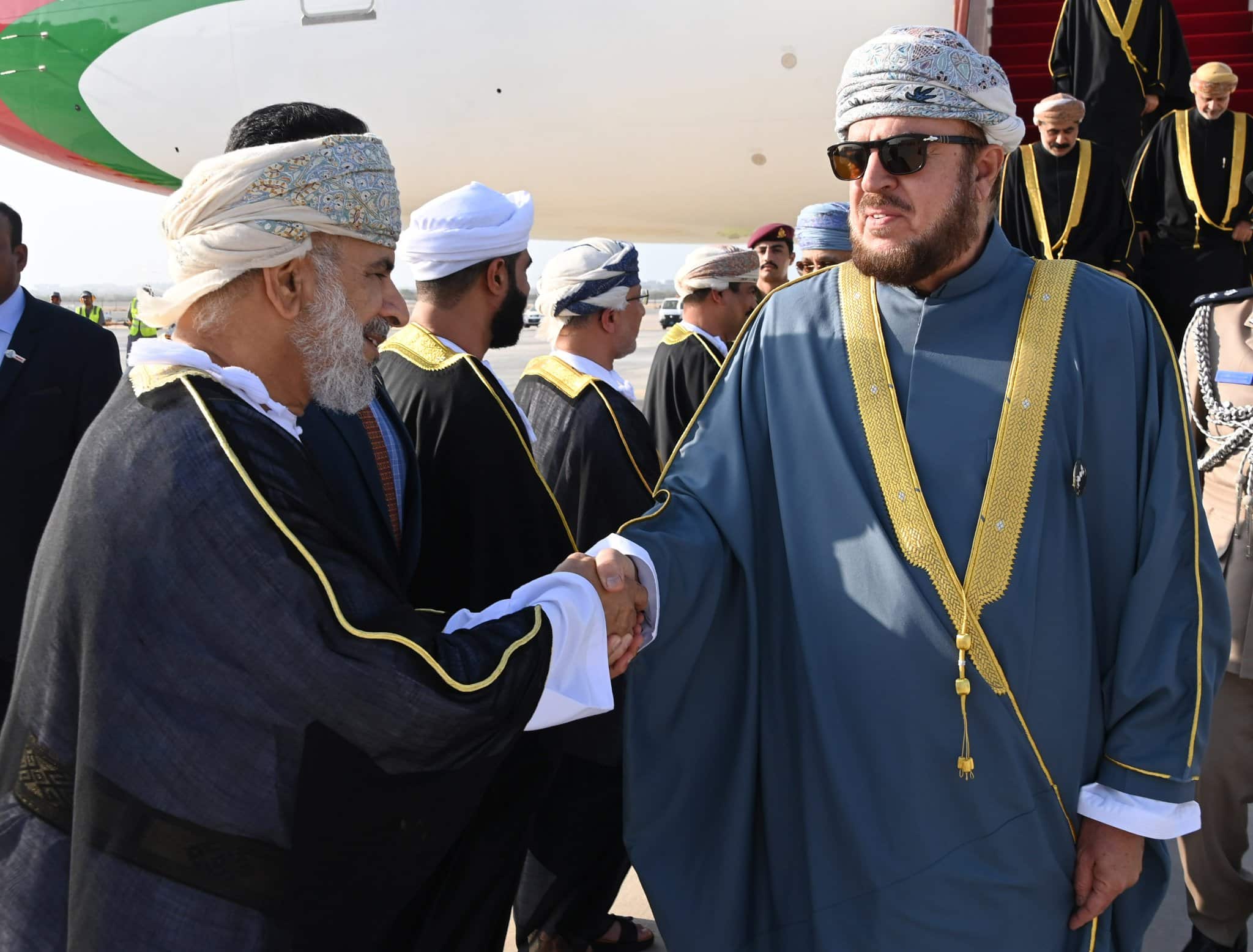 سمو السيد أسعد يعود للبلاد