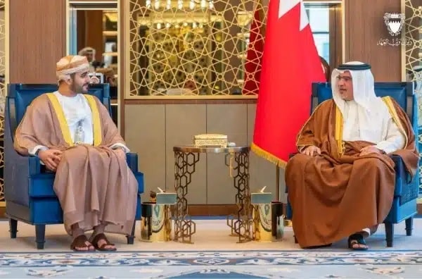 بالصور: ولي عهد البحرين يلتقي بسمو السيد ذي يزن