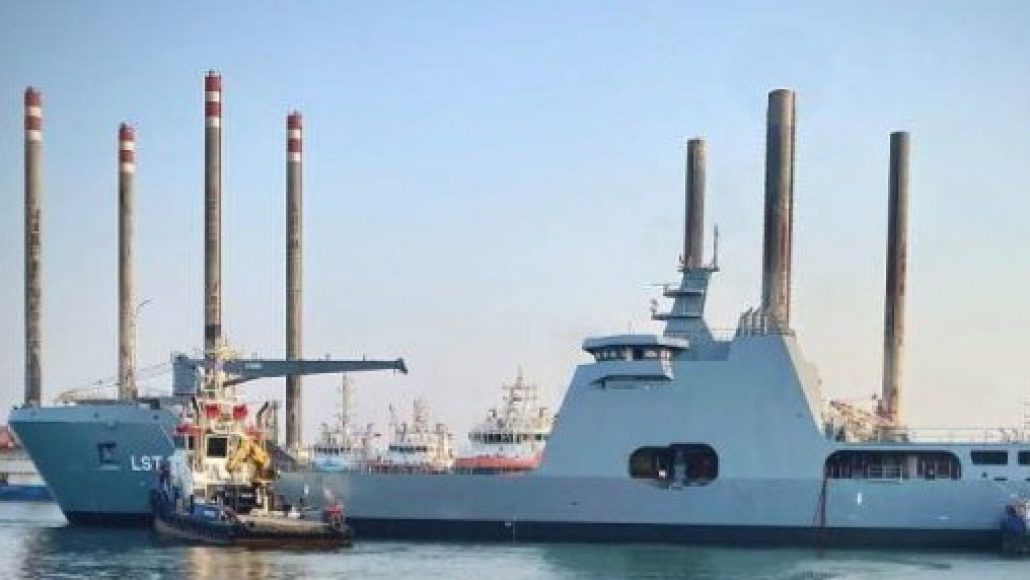 لأول مرة: سفينة للبحرية النيجيرية تزور ميناء الدقم