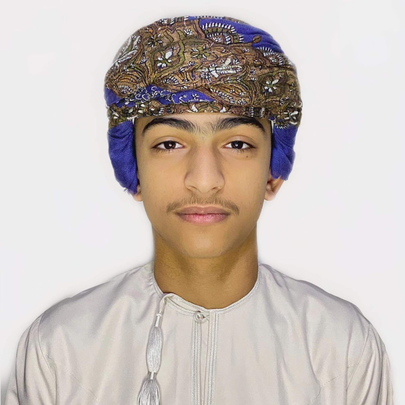 3 عمانيين: هوايتهم يحصدون بها جوائز داخلية وخارجية